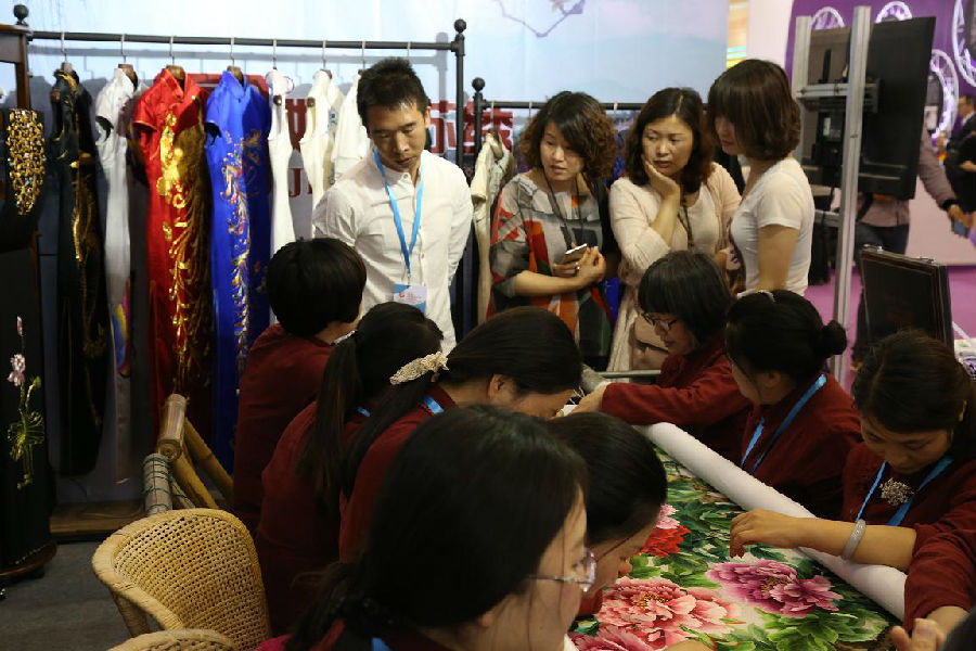 展會(huì)繡娘演出