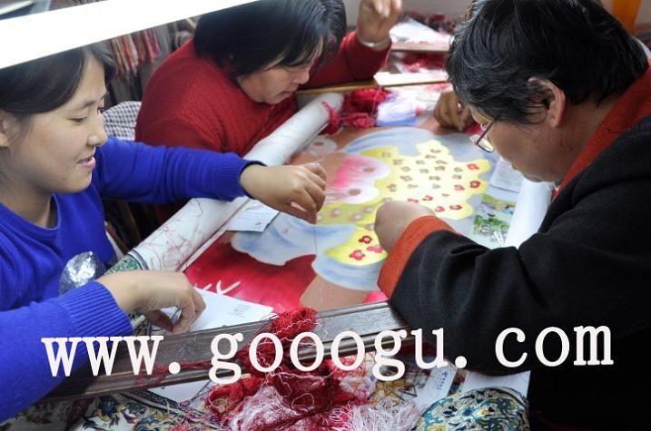 刺繡工藝師，雙面繡隔斷刺繡現(xiàn)場