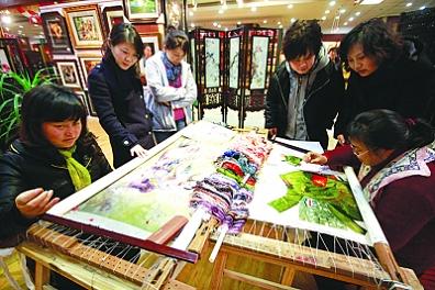 繡娘表演，鎮(zhèn)湖刺繡，天堂繡現(xiàn)場