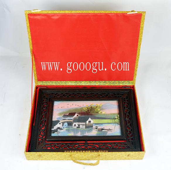 蘇繡的包裝錦盒、精致、高檔！