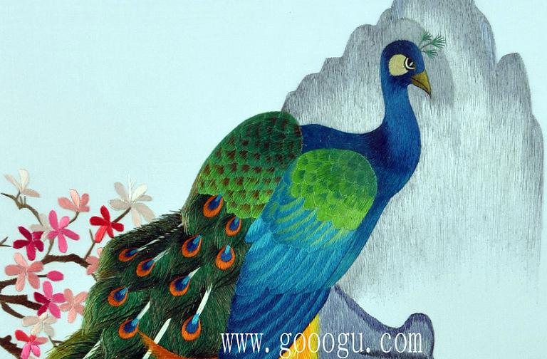 精品蘇繡孔雀圖、顏色搭配均勻、細(xì)節(jié)過渡平穩(wěn)！