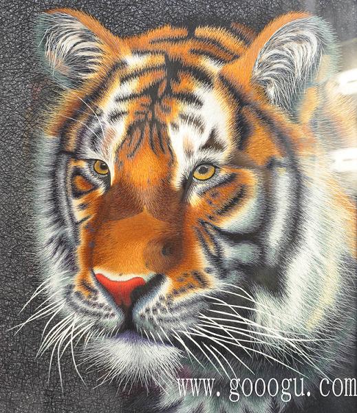 代表威嚴(yán),權(quán)利,榮耀?;⑹菑妷?、威武的象征