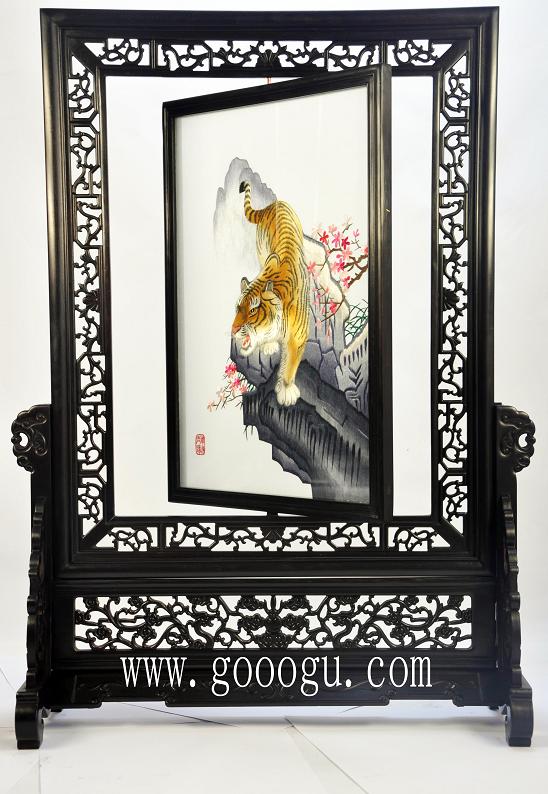 蘇繡老虎圖案、精品繡工,虎的形象刻畫的栩栩如生!